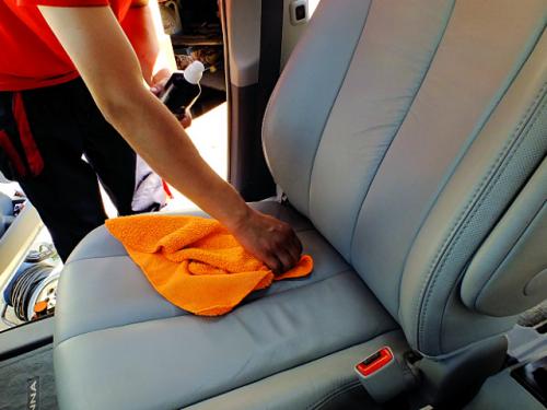 Konserwacja tapicerki skórzanej- Toyota Sienna