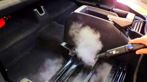 Czyszczenie podłogi z demontażem foteli