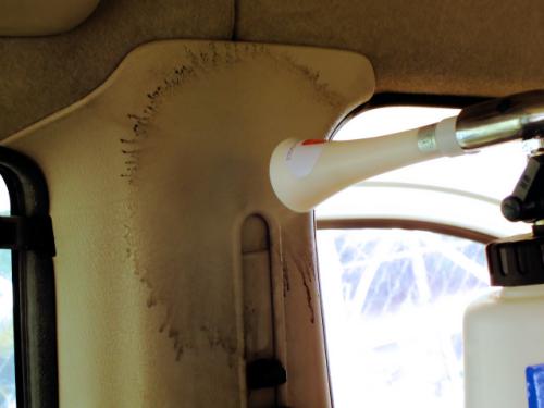 Pranie tapicerki urządzeniem pneumatycznym